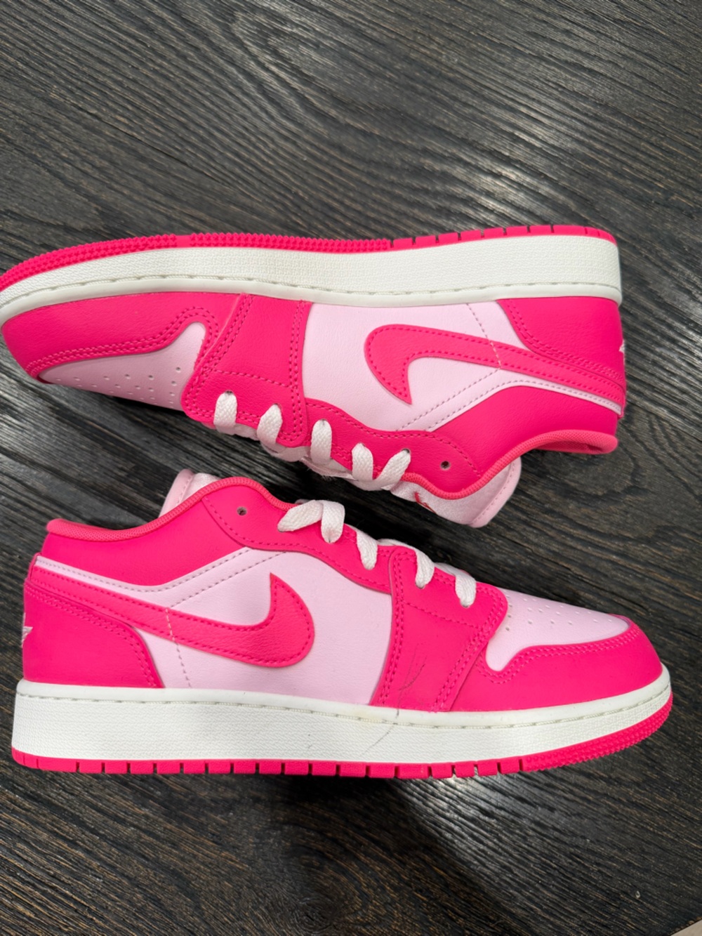 Kid's Jordan 1 Low Alt Pink Foam/Hyper Pink size 6Y